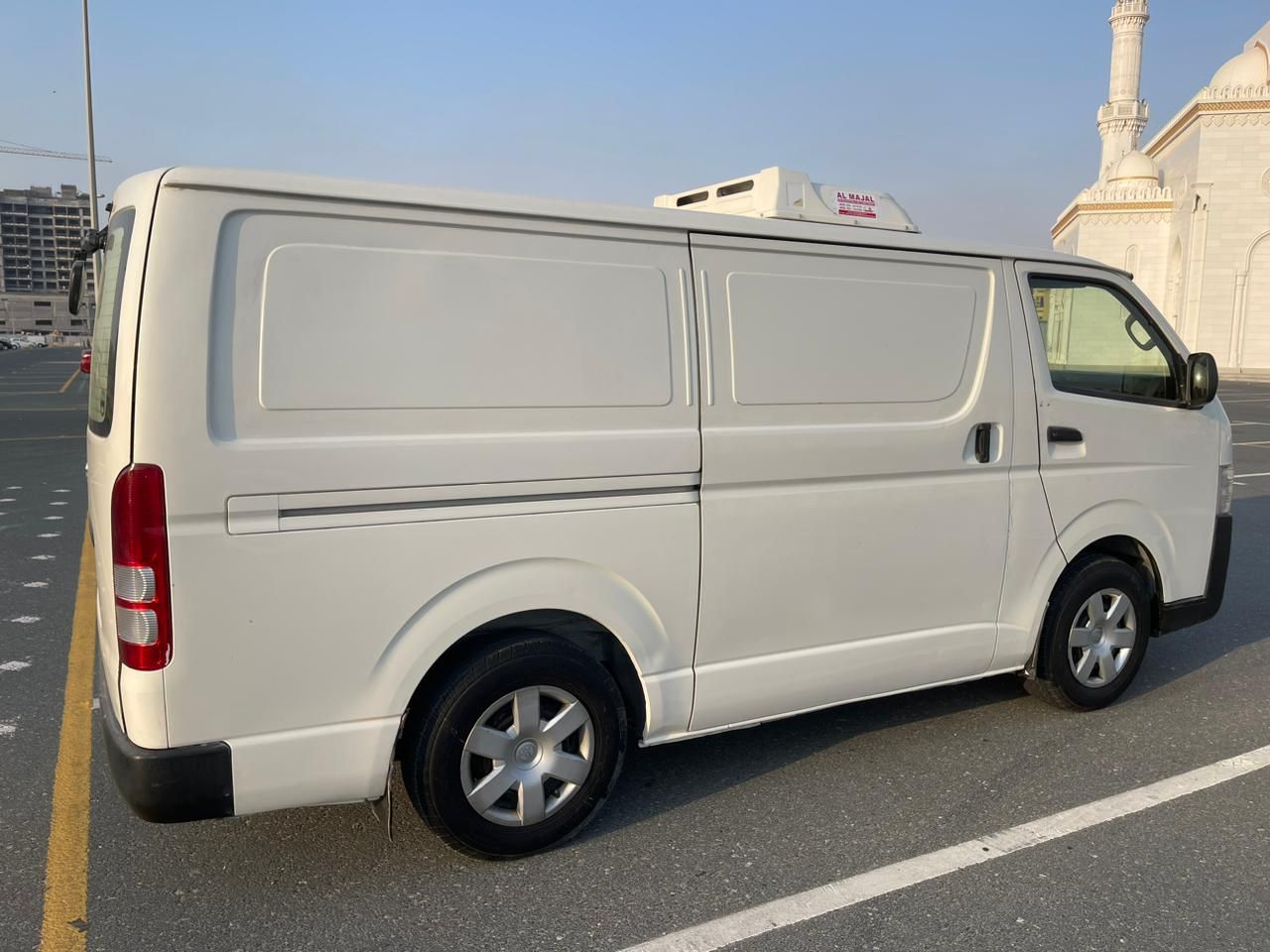 Refrigerated van rental in Dubai: Keeping Goods Fresh